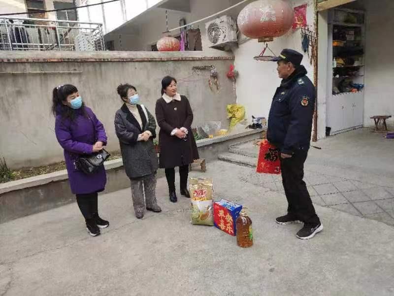 淮南民建妇女委员会春节慰问帮扶困难群众